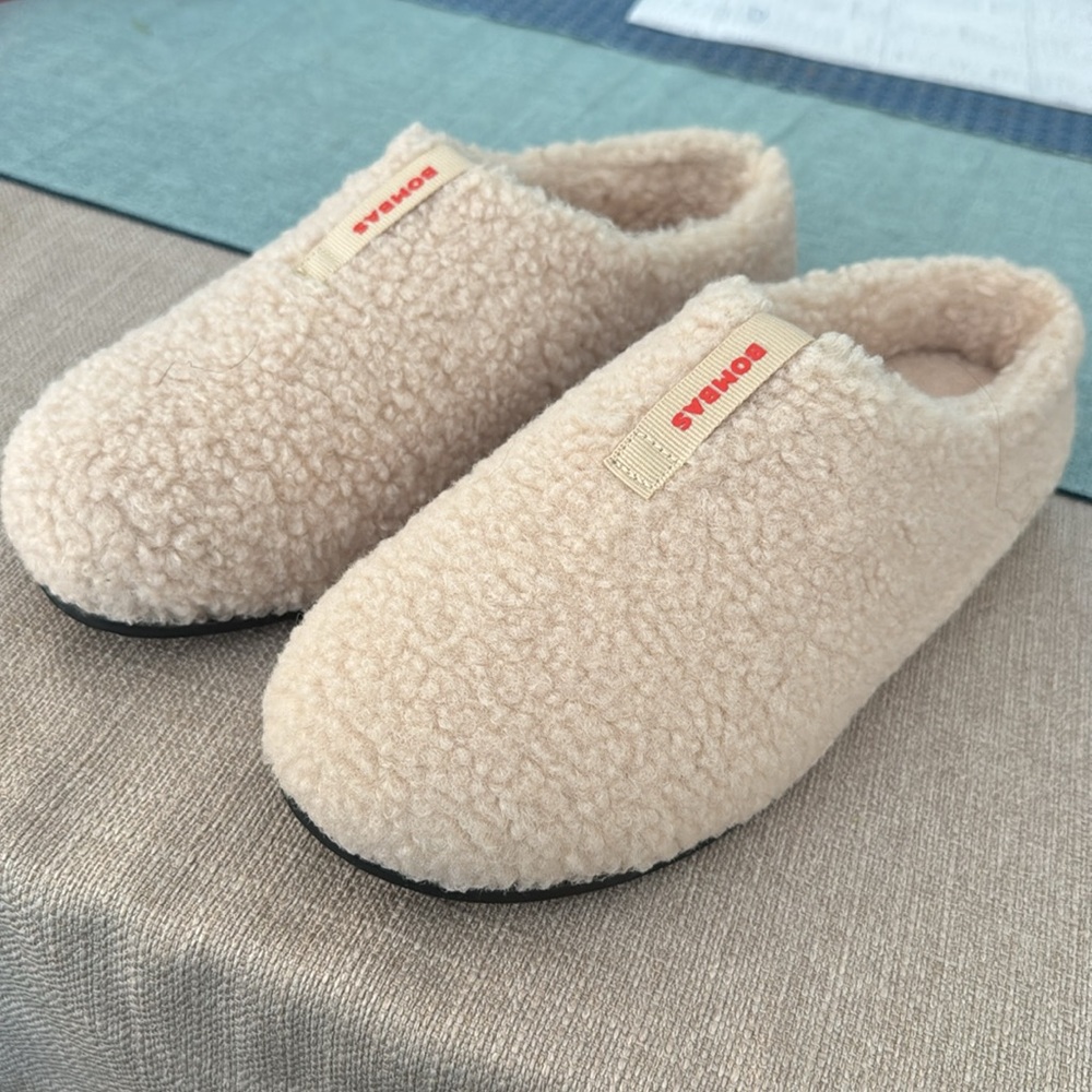 BRAND NEW Bombas Womens Sunday Slipper— Cream Colored Sherpa Slip-On— Size 9
